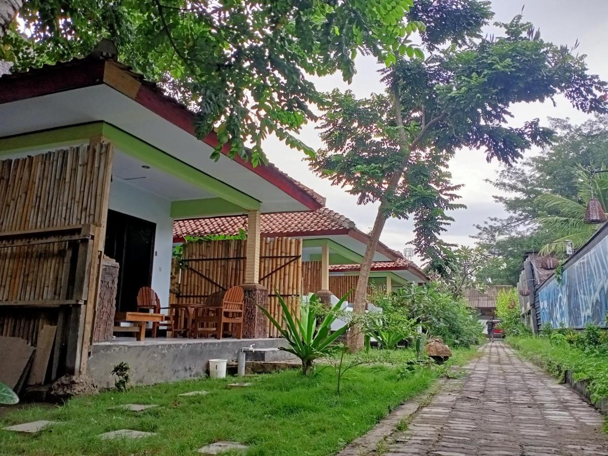 Creative Bungalow Beach Front Гили Траванган Экстерьер фото